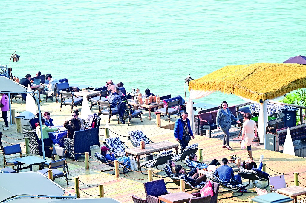 冬日暖阳持续“上线” 市民乐享好天气.jpg