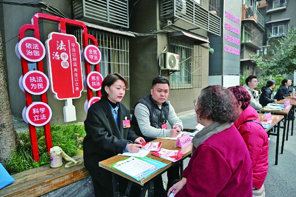 “宪法宣传周”精彩启幕 让法治精神“活”起来.jpg