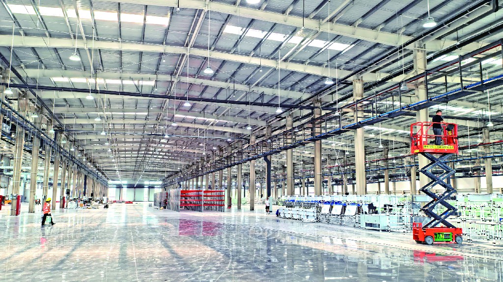 夯实先进制造业根基 东港高端汽车零部件产业园1号楼3号楼完工.jpg