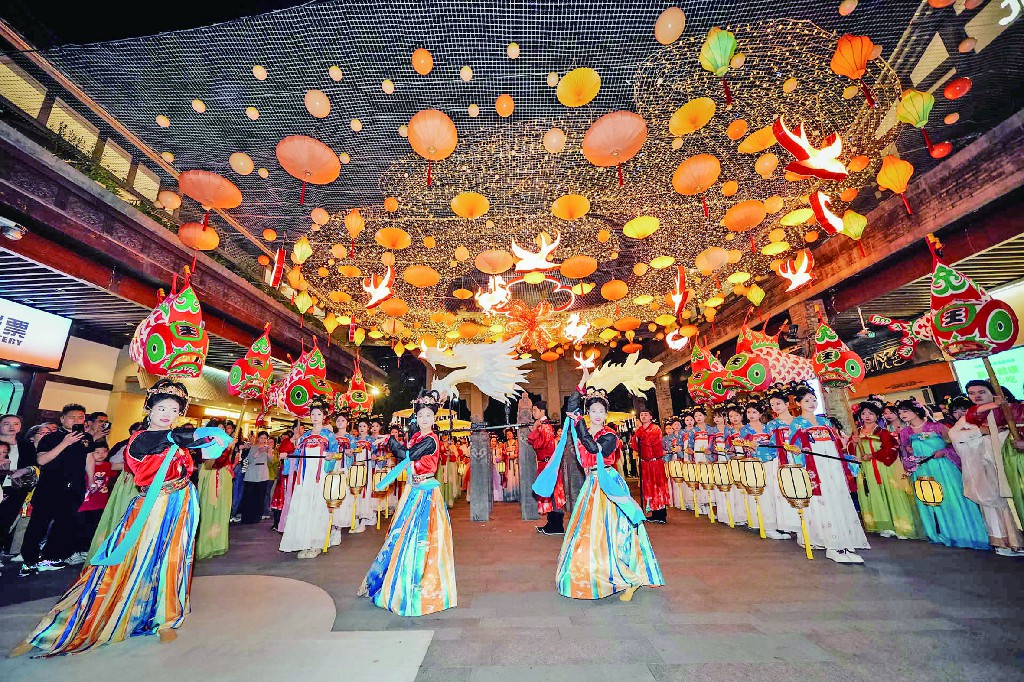 文旅热消费旺 南岸多元发力点燃“五一”假日经济.jpg