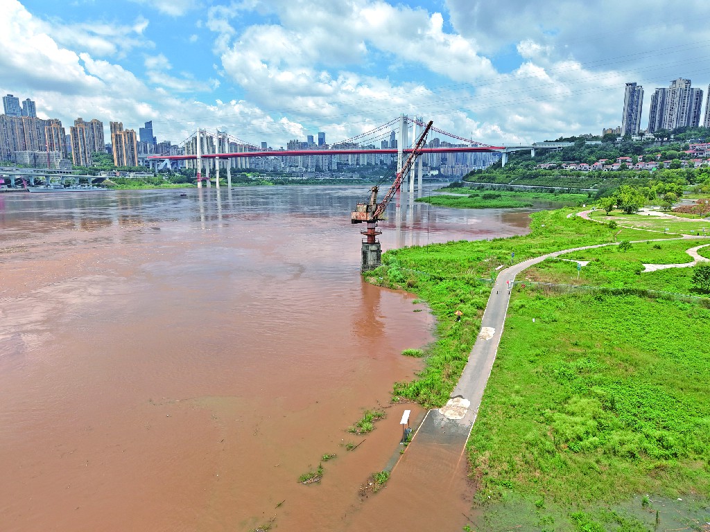 长江南岸段水位上涨 防汛防范同步跟进.jpg